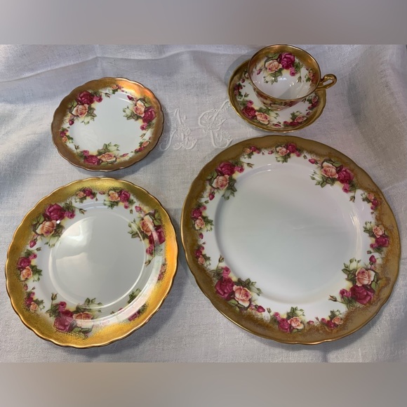 5-piece place setting of ‘Golden Rose’ by Royal Chelsea. - Picture 3 of 16